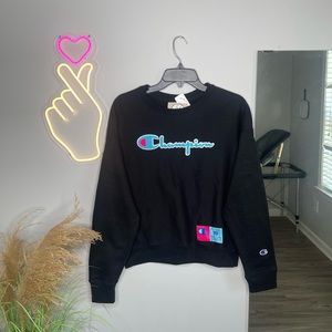 Reverse Champion Sweatshirt with Tags Size: Medium Warm and comfortable to wear